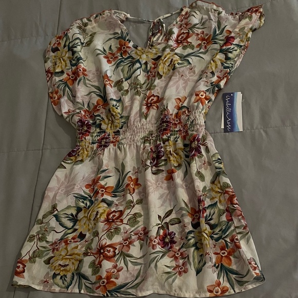 Isabella Rose Floral Top size s - Picture 2 of 5
